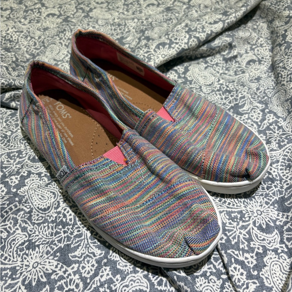 Toms rainbow slip ons 3.5